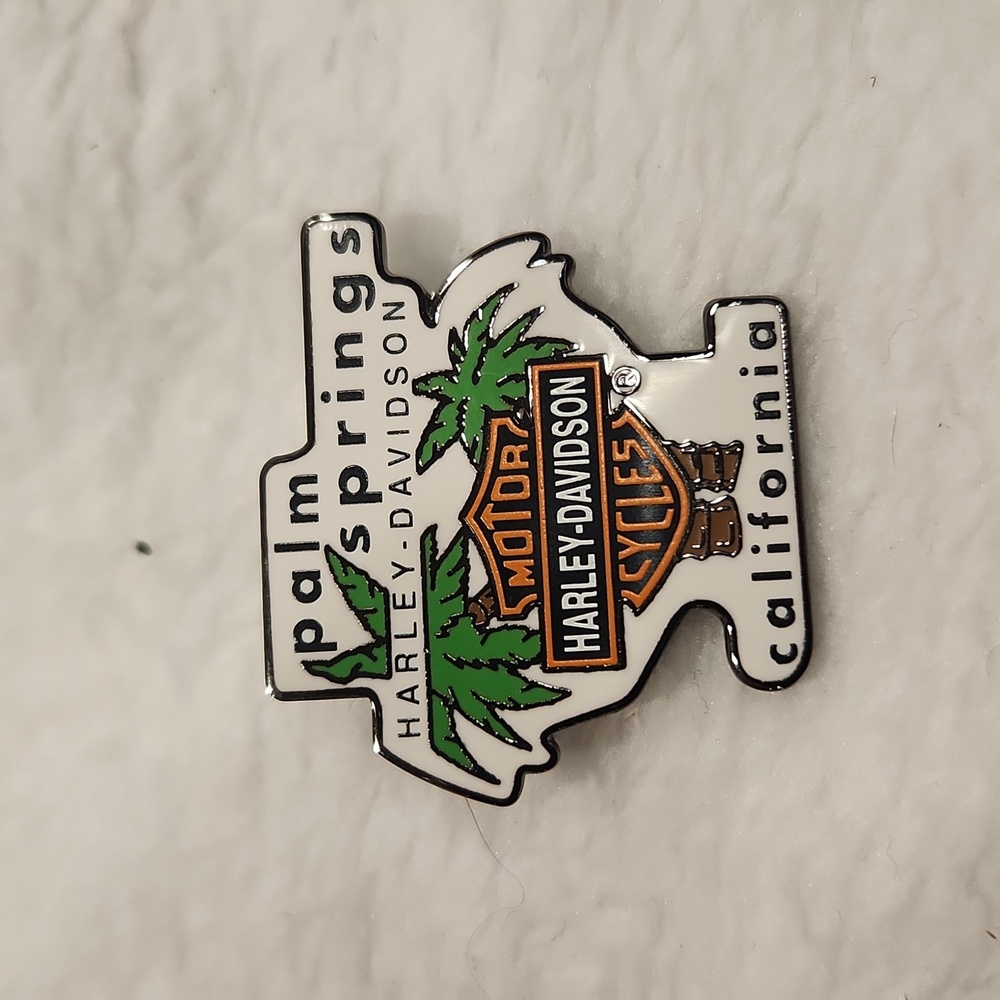 Harley Davison set of 3 collectors pins - Picture 7 of 8